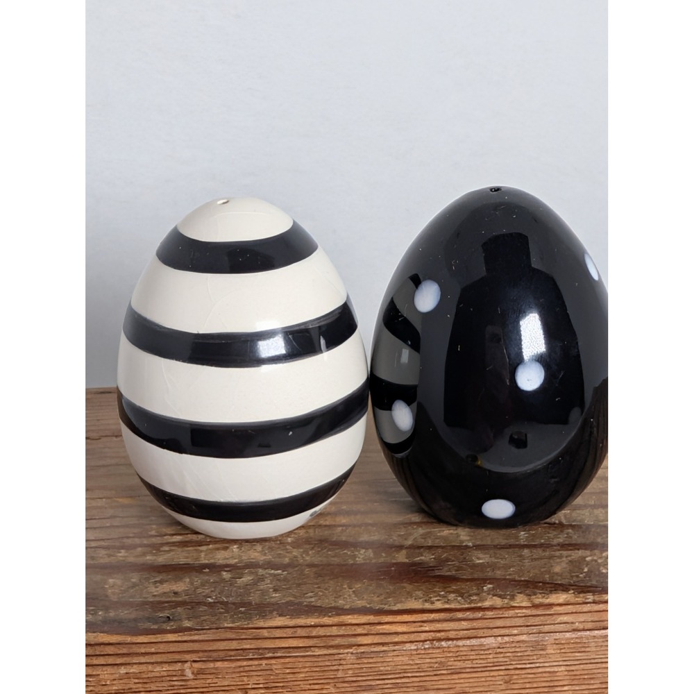 Vintage Robin Roderick Art Pottery Salt & Pepper Shakers Egg Shape Black & White